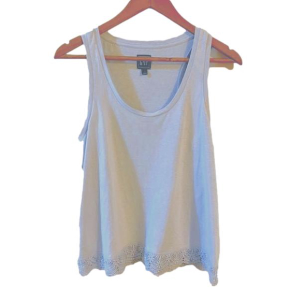GAP Lace hem tank top.